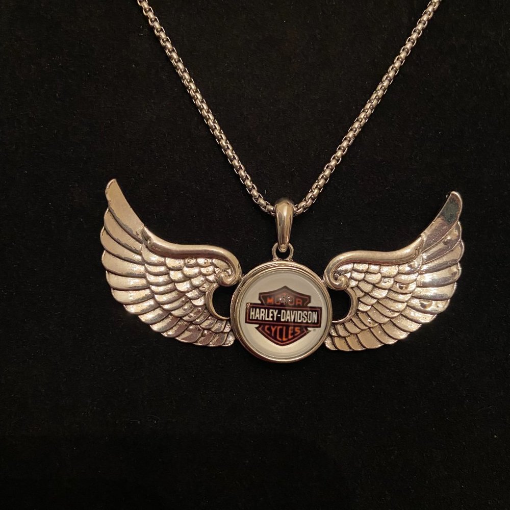 Harely Wing Snap Necklaces - Picture 4 of 6